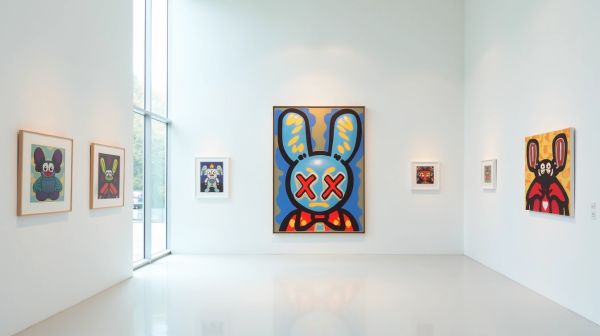 L'univers captivant de Kaws et ses créations emblématiques